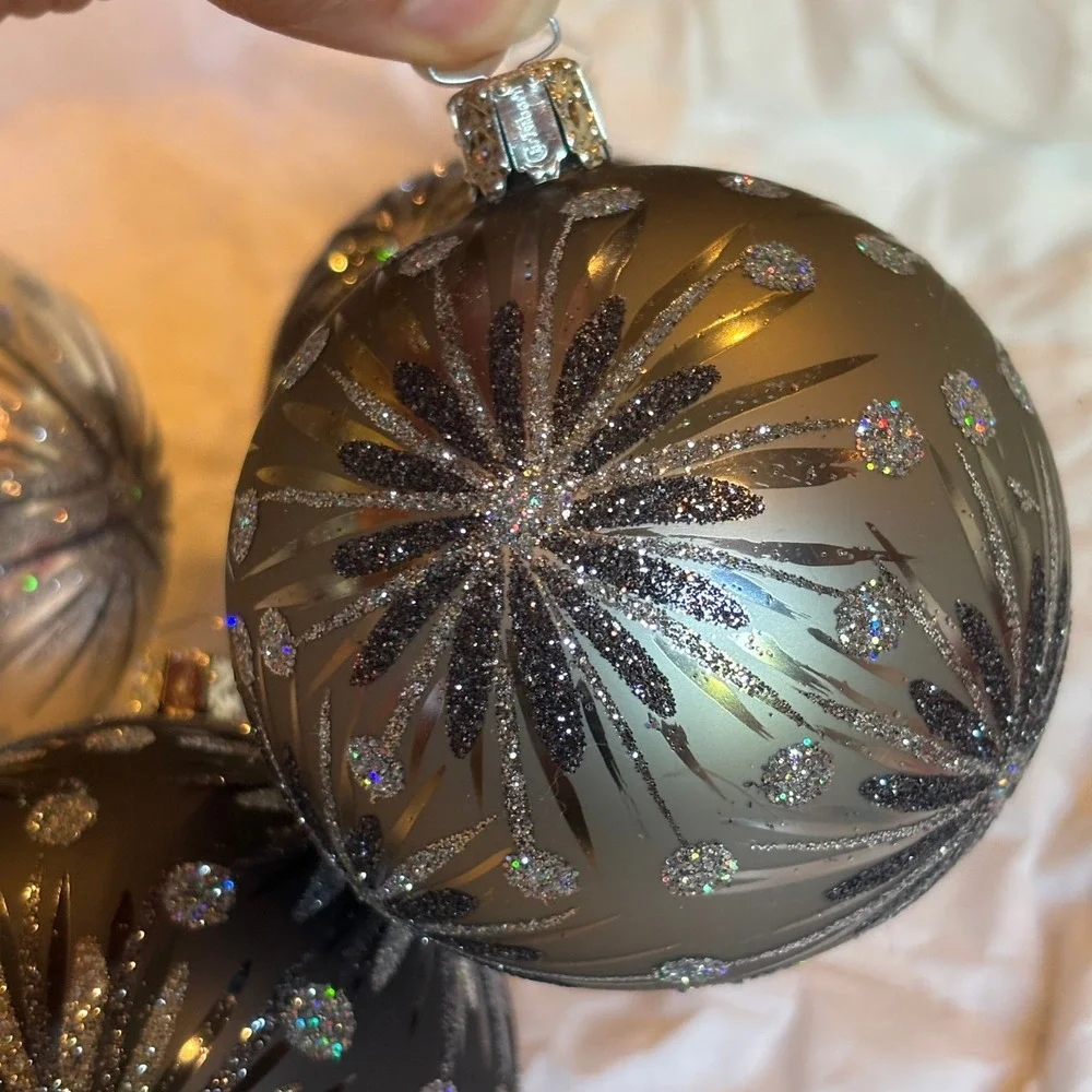 Crate&Barrel Glass Christmas Ornaments Set 4 Grey Silver Glitter Star Germany